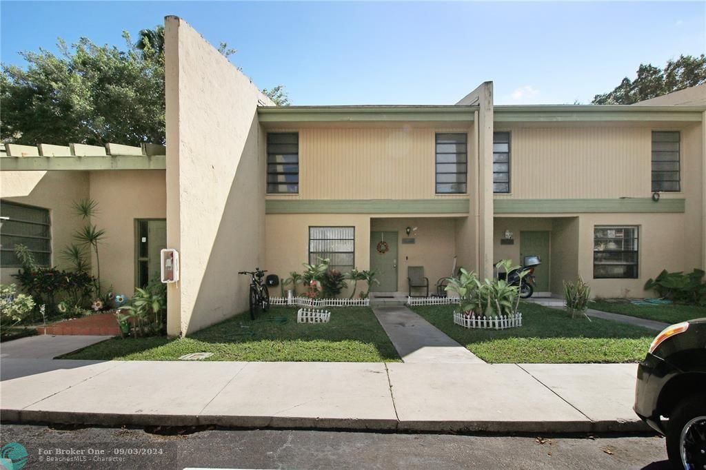 Active With Contract: $3,000 (3 beds, 2 baths, 1393 Square Feet)