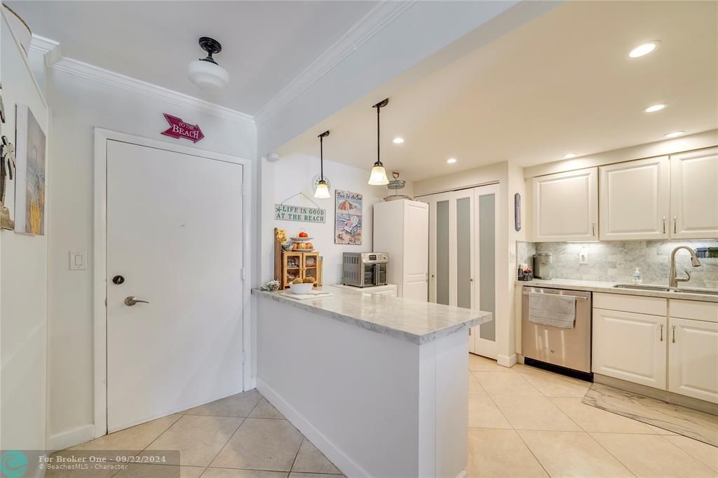 For Sale: $485,789 (2 beds, 2 baths, 1370 Square Feet)