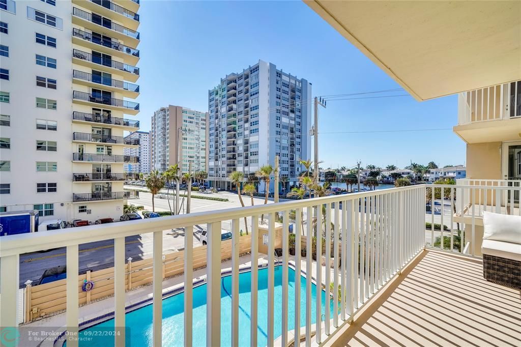 For Sale: $485,789 (2 beds, 2 baths, 1370 Square Feet)