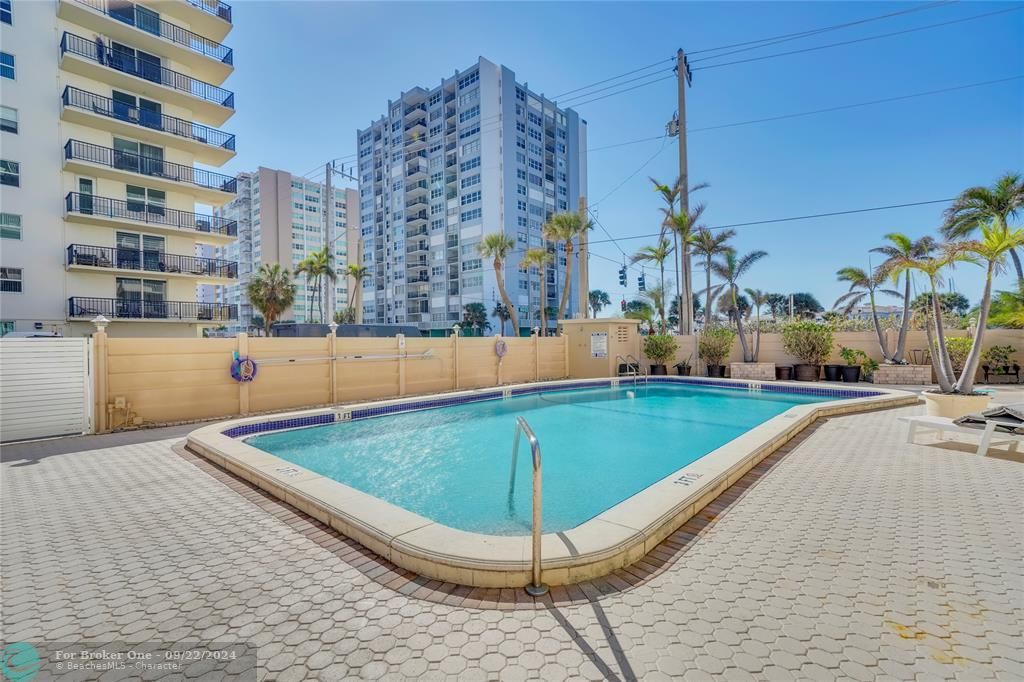 For Sale: $485,789 (2 beds, 2 baths, 1370 Square Feet)