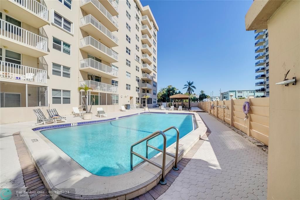 For Sale: $485,789 (2 beds, 2 baths, 1370 Square Feet)