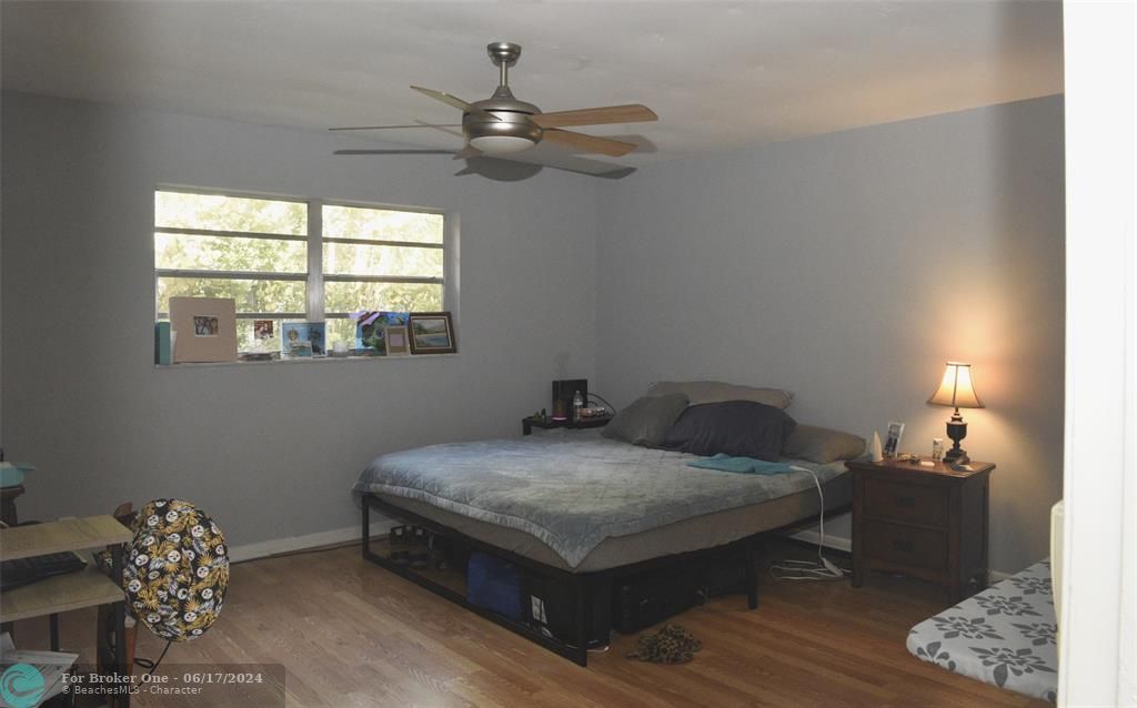 Active With Contract: $177,500 (1 beds, 1 baths, 960 Square Feet)