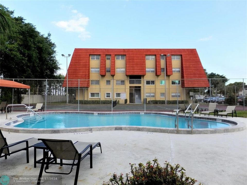 Active With Contract: $177,500 (1 beds, 1 baths, 960 Square Feet)