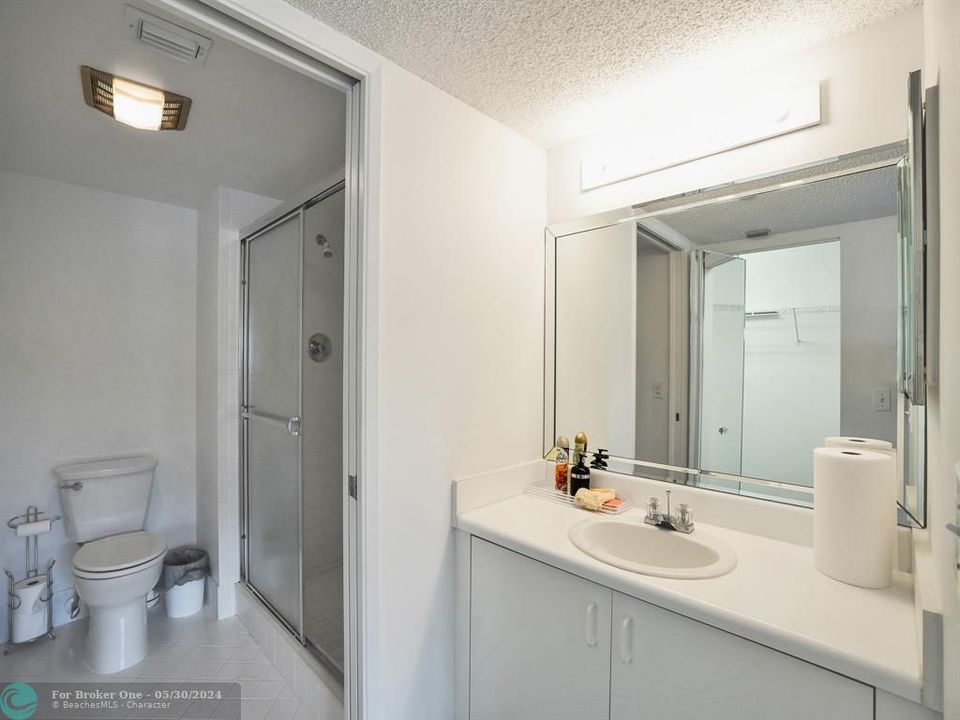 Recently Sold: $210,000 (1 beds, 1 baths, 1033 Square Feet)