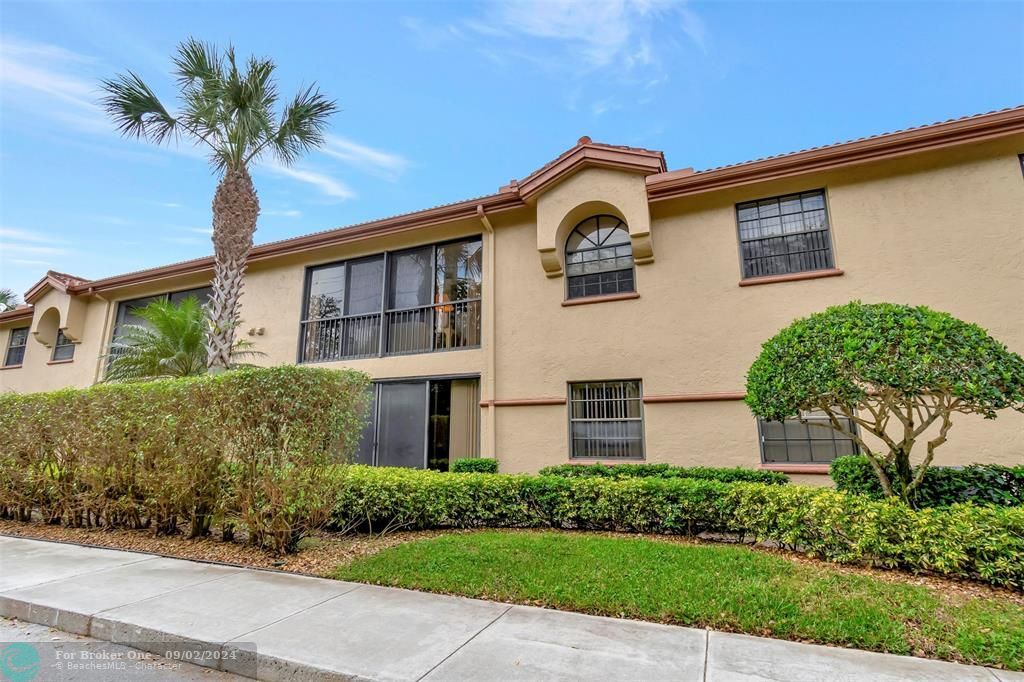 For Sale: $299,900 (3 beds, 2 baths, 1657 Square Feet)