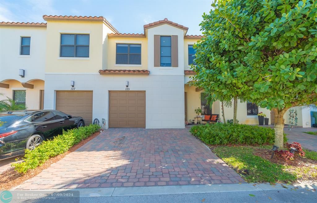 Recently Sold: $562,000 (4 beds, 3 baths, 1717 Square Feet)