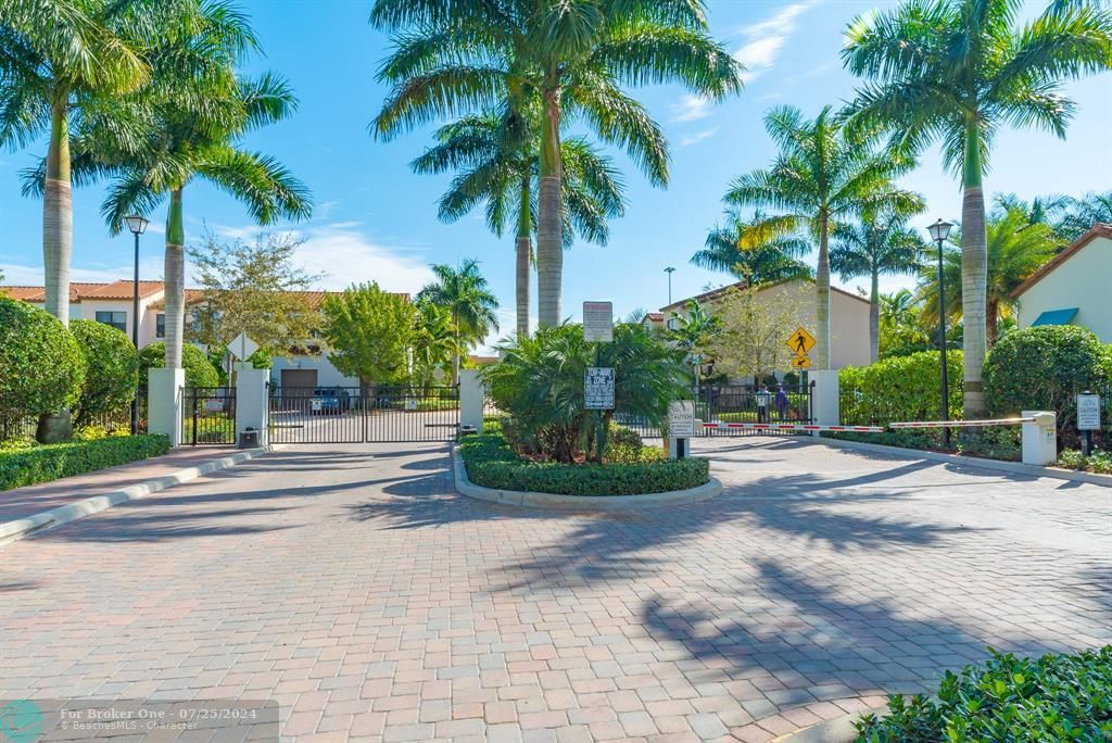 Recently Sold: $562,000 (4 beds, 3 baths, 1717 Square Feet)