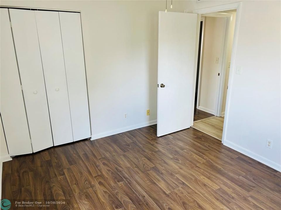 Active With Contract: $179,900 (2 beds, 2 baths, 1040 Square Feet)