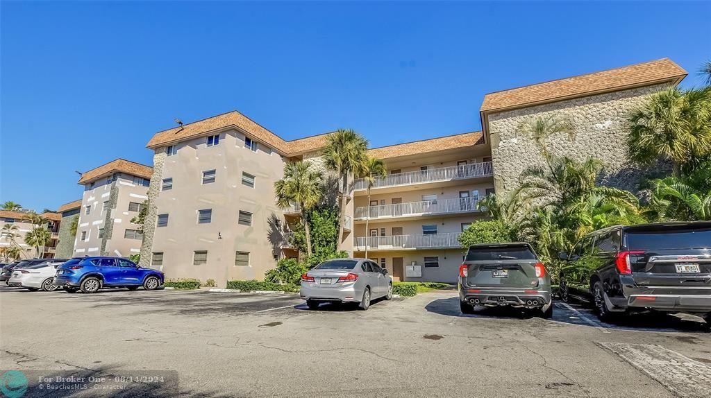 Active With Contract: $179,900 (2 beds, 2 baths, 1040 Square Feet)