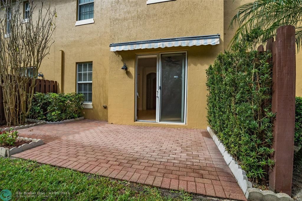 Recently Sold: $435,000 (3 beds, 2 baths, 1915 Square Feet)