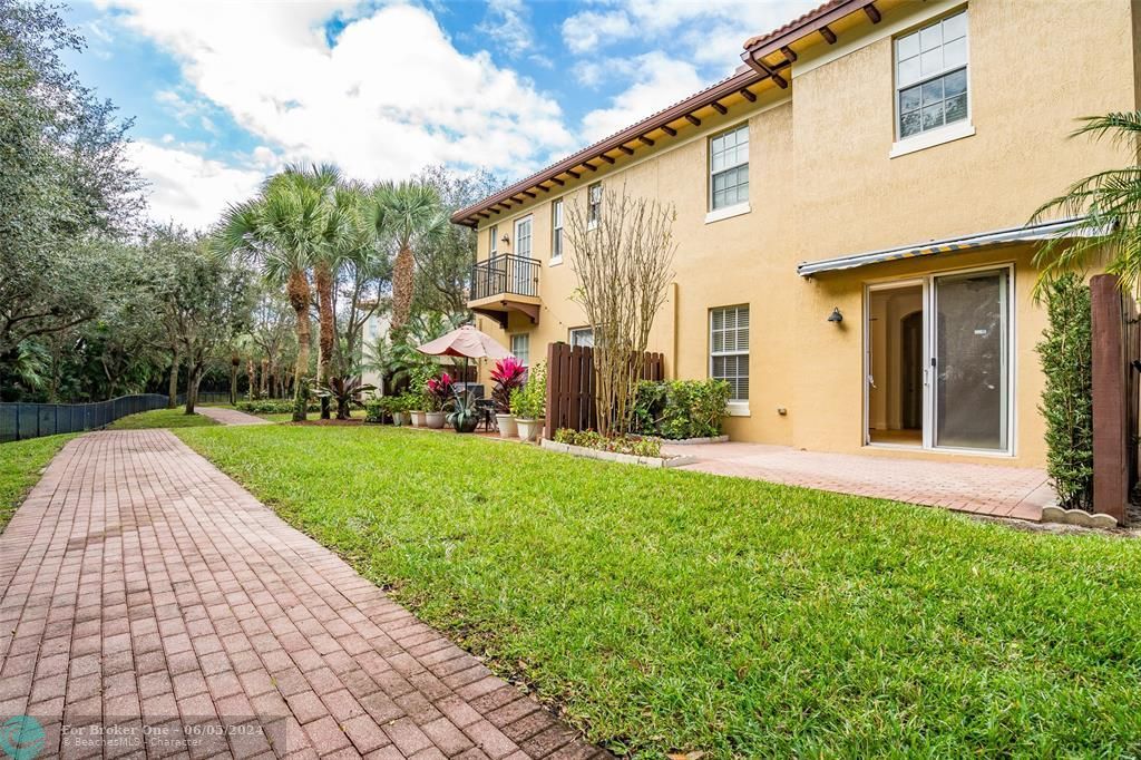 Recently Sold: $435,000 (3 beds, 2 baths, 1915 Square Feet)