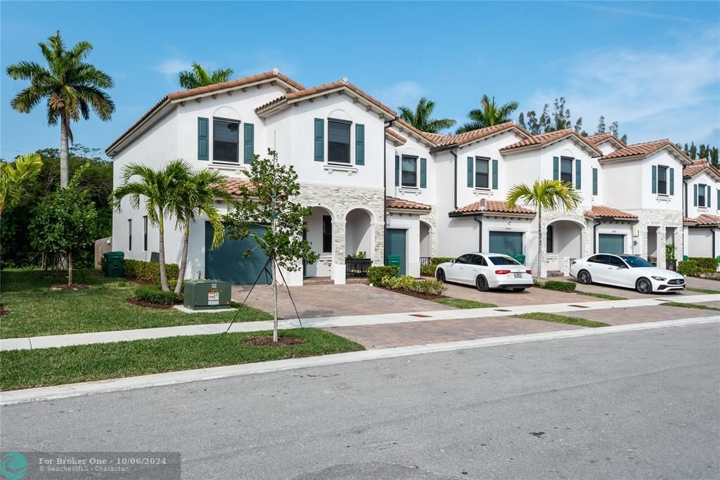 Active With Contract: $465,000 (3 beds, 2 baths, 1827 Square Feet)