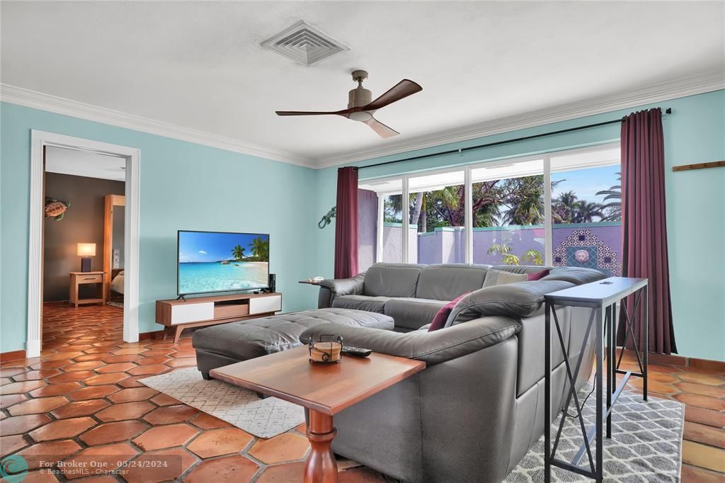 For Sale: $1,100,000 (2 beds, 2 baths, 1740 Square Feet)