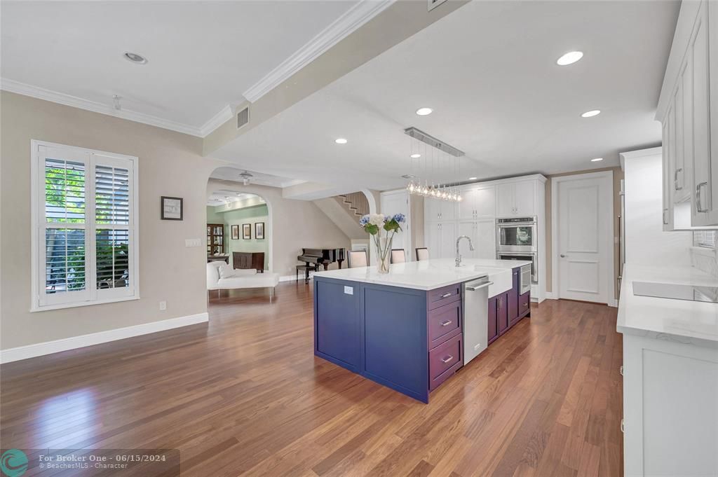 Recently Sold: $2,395,000 (4 beds, 4 baths, 3350 Square Feet)