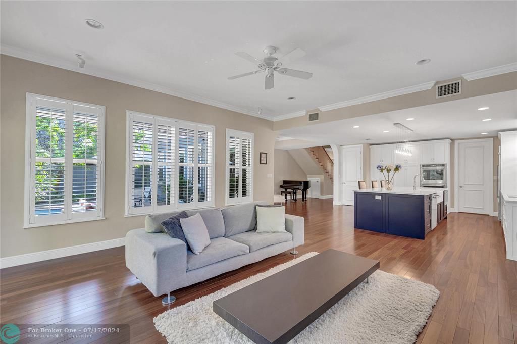 Recently Sold: $2,395,000 (4 beds, 4 baths, 3350 Square Feet)