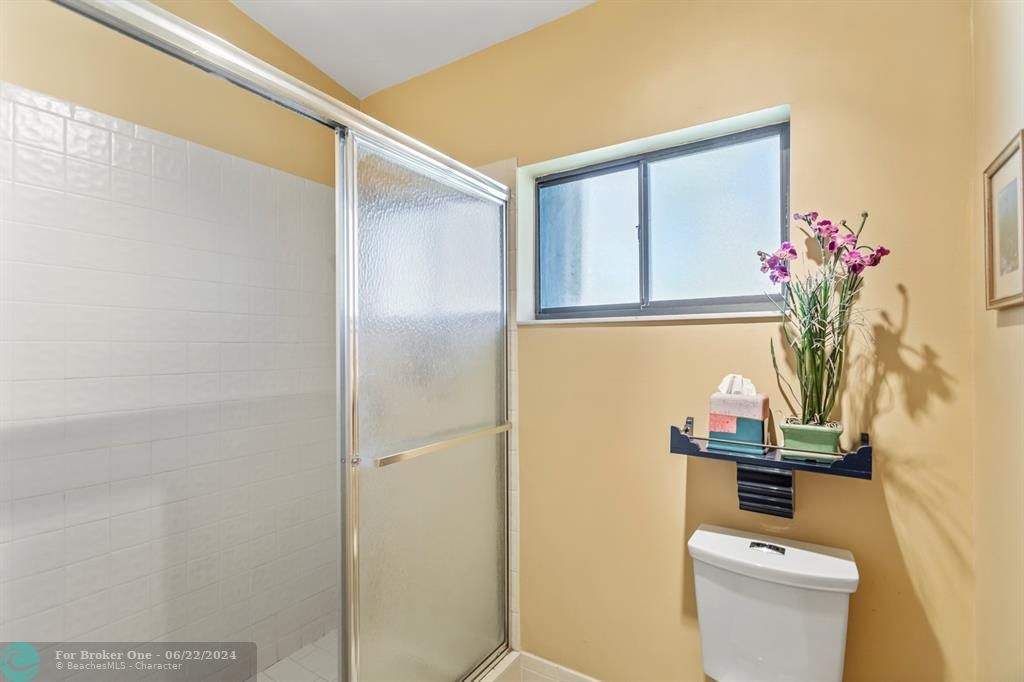 Active With Contract: $405,000 (2 beds, 2 baths, 1241 Square Feet)