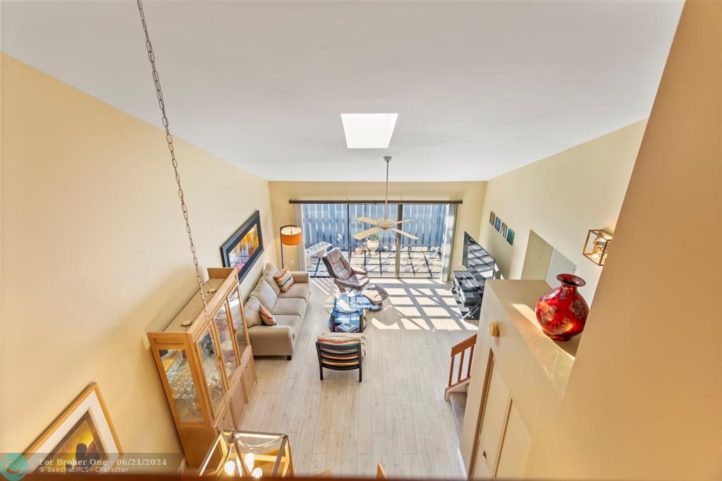 Active With Contract: $405,000 (2 beds, 2 baths, 1241 Square Feet)