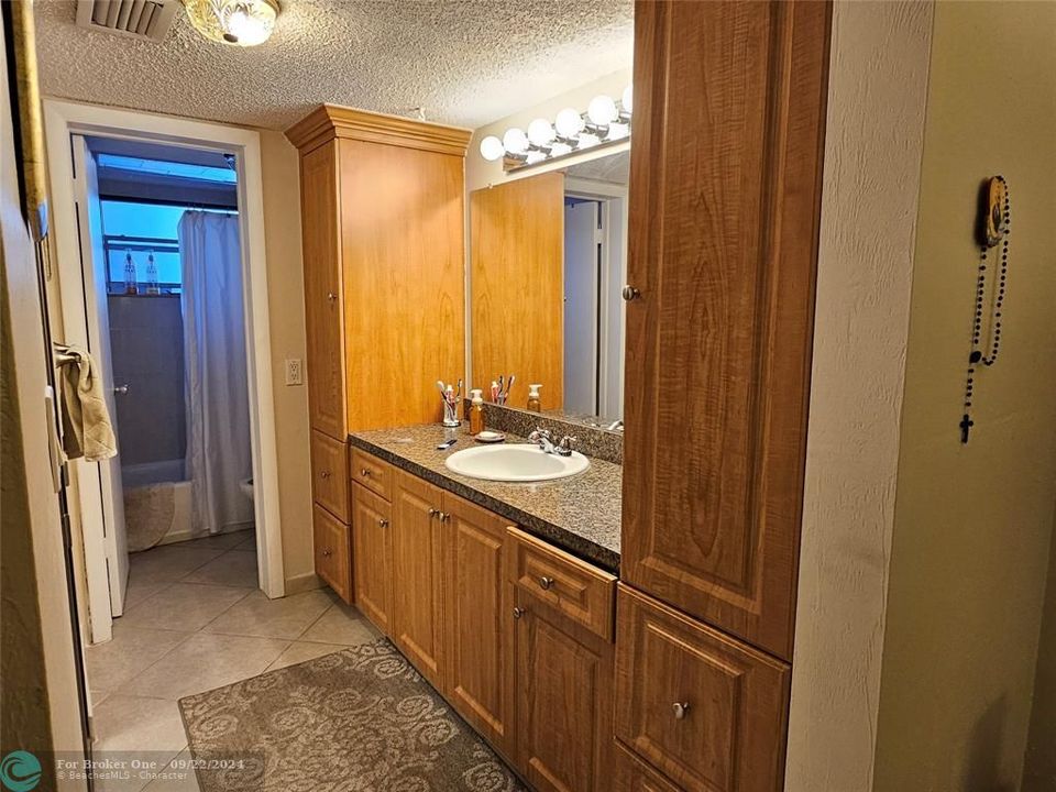 For Sale: $178,800 (2 beds, 2 baths, 1150 Square Feet)