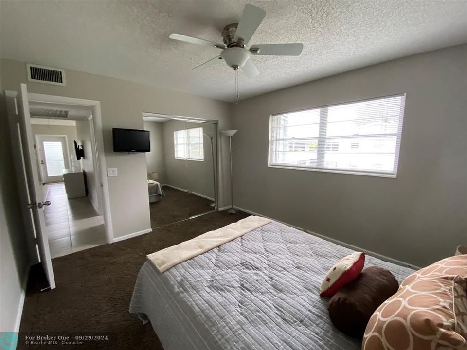 For Sale: $159,000 (2 beds, 1 baths, 828 Square Feet)