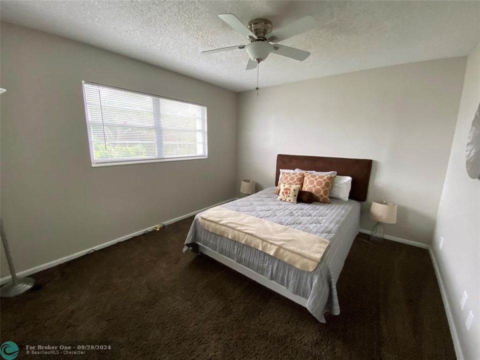 For Sale: $159,000 (2 beds, 1 baths, 828 Square Feet)