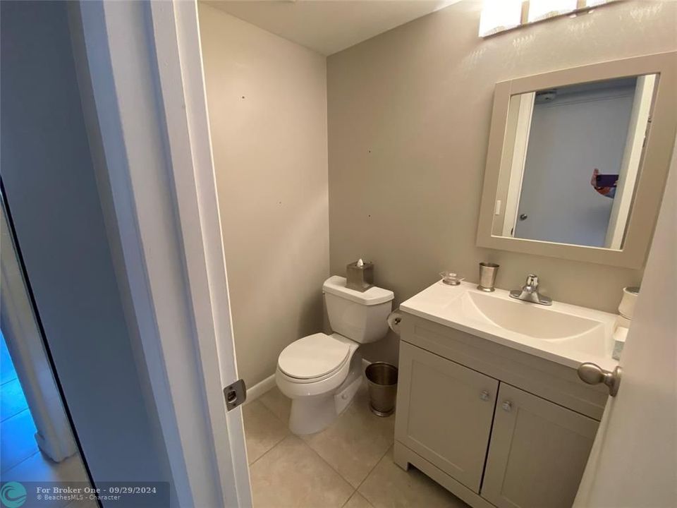 For Sale: $159,000 (2 beds, 1 baths, 828 Square Feet)