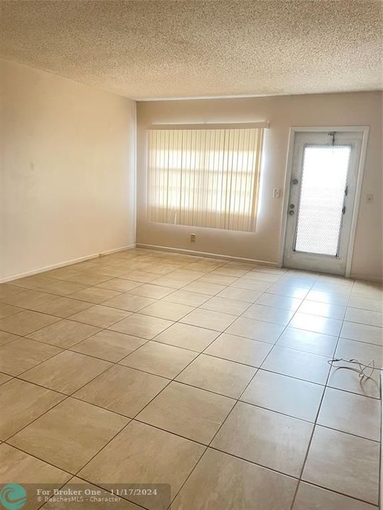 For Rent: $1,600 (2 beds, 1 baths, 861 Square Feet)