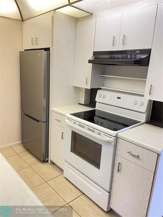 For Rent: $1,600 (2 beds, 1 baths, 861 Square Feet)