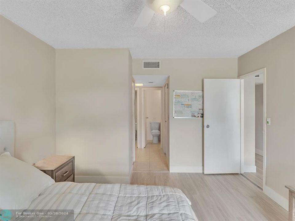 For Sale: $232,699 (1 beds, 1 baths, 755 Square Feet)