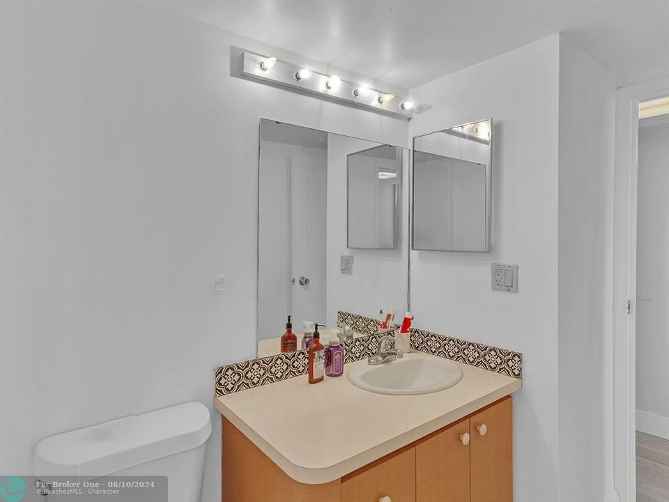 For Sale: $232,699 (1 beds, 1 baths, 755 Square Feet)