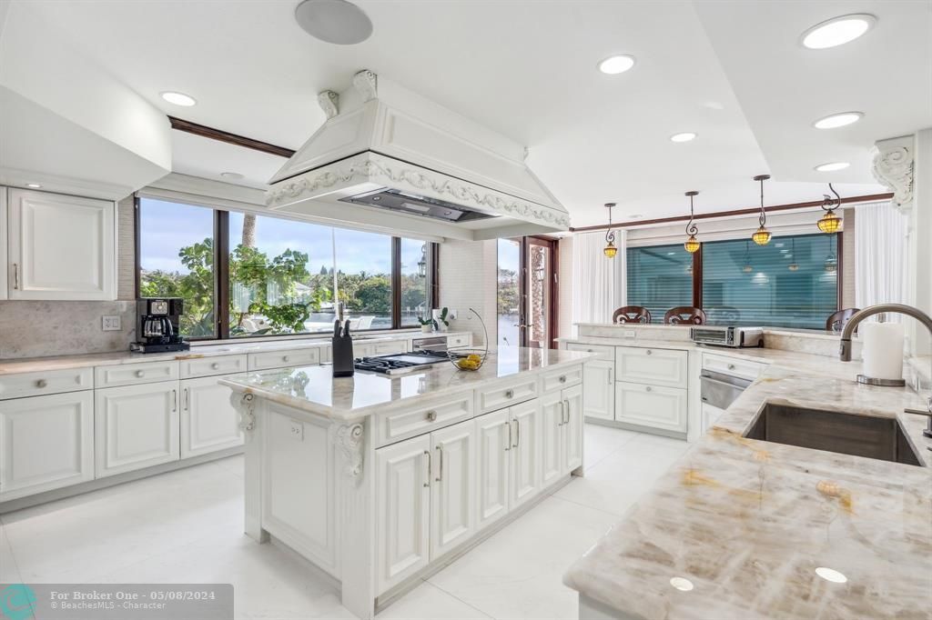 For Sale: $19,900,000 (7 beds, 5 baths, 14994 Square Feet)