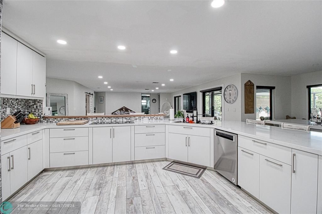 Recently Sold: $1,699,000 (5 beds, 3 baths, 3224 Square Feet)