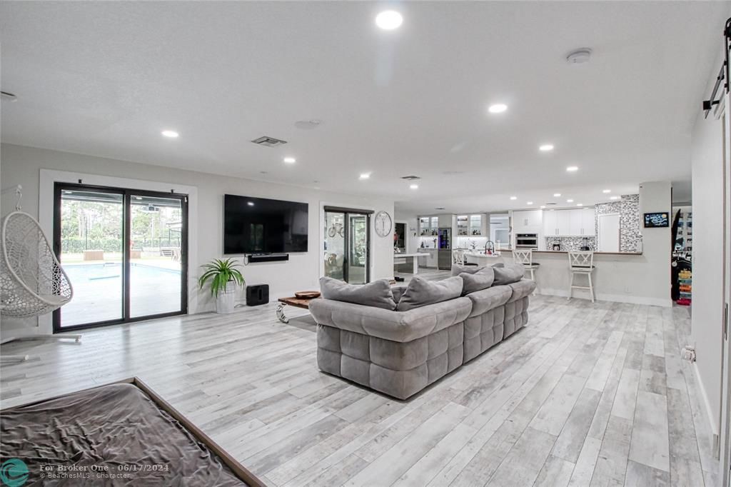 Recently Sold: $1,699,000 (5 beds, 3 baths, 3224 Square Feet)