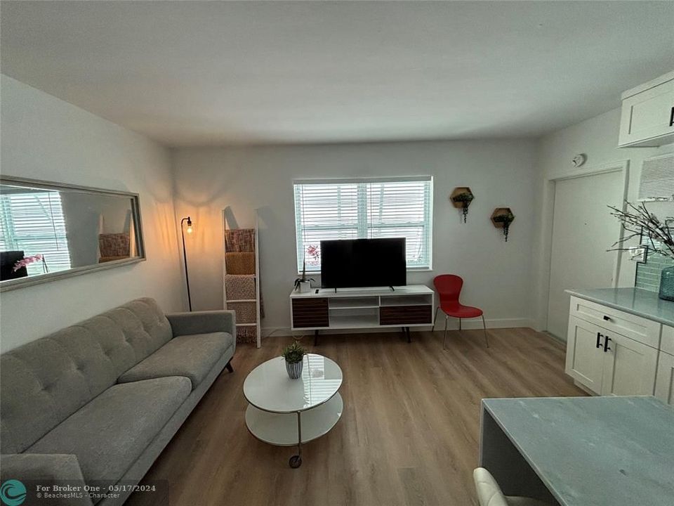 For Sale: $2,450 (1 beds, 1 baths, 4626 Square Feet)