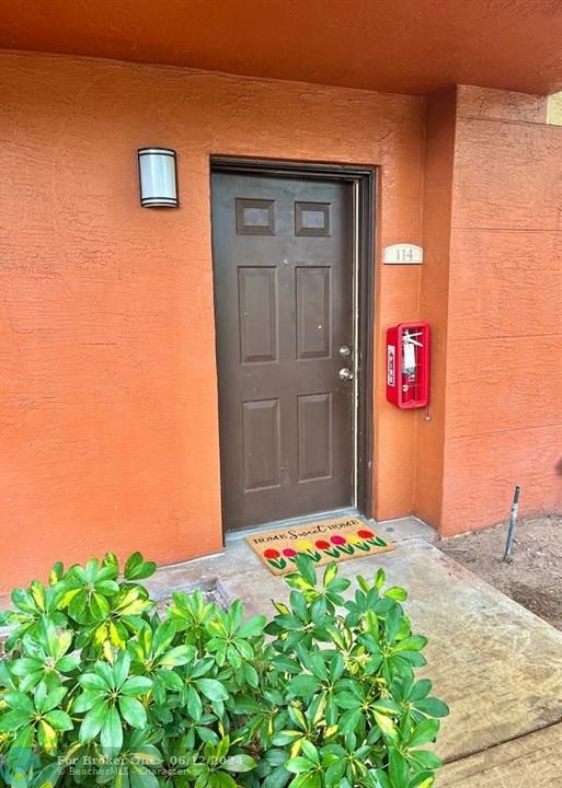 Recently Rented: $2,300 (3 beds, 2 baths, 1200 Square Feet)