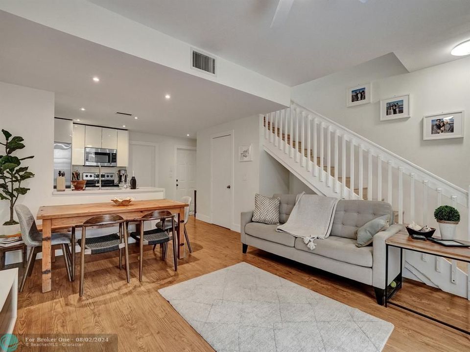 Recently Sold: $444,000 (2 beds, 1 baths, 969 Square Feet)