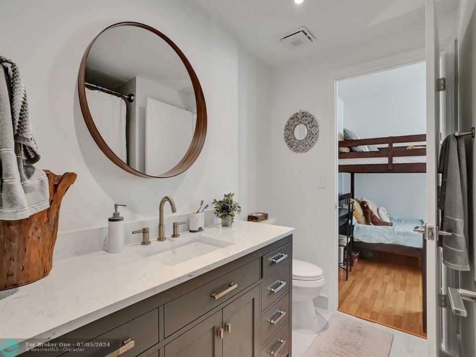 Recently Sold: $444,000 (2 beds, 1 baths, 969 Square Feet)