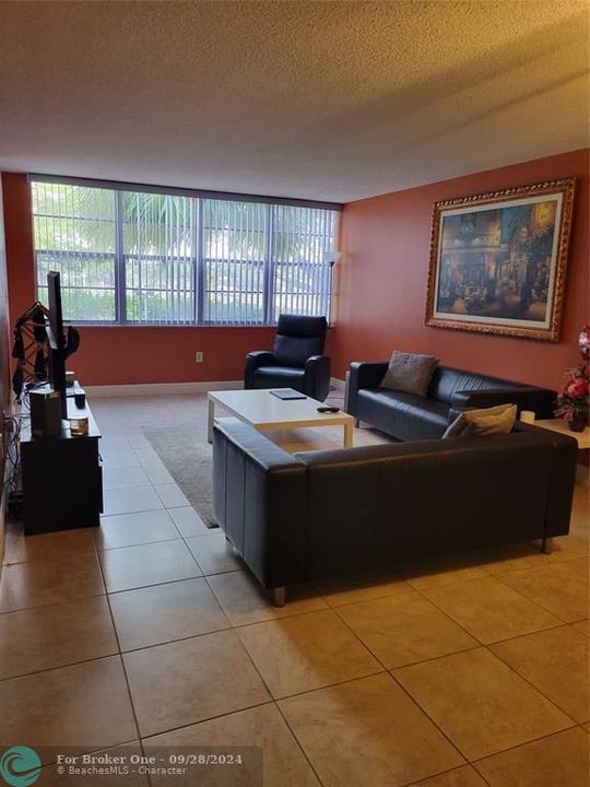 Active With Contract: $150,000 (1 beds, 1 baths, 760 Square Feet)