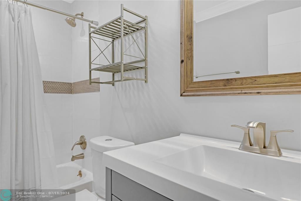 最近售出: $625,000 (3 贝兹, 2 浴室, 1416 平方英尺)