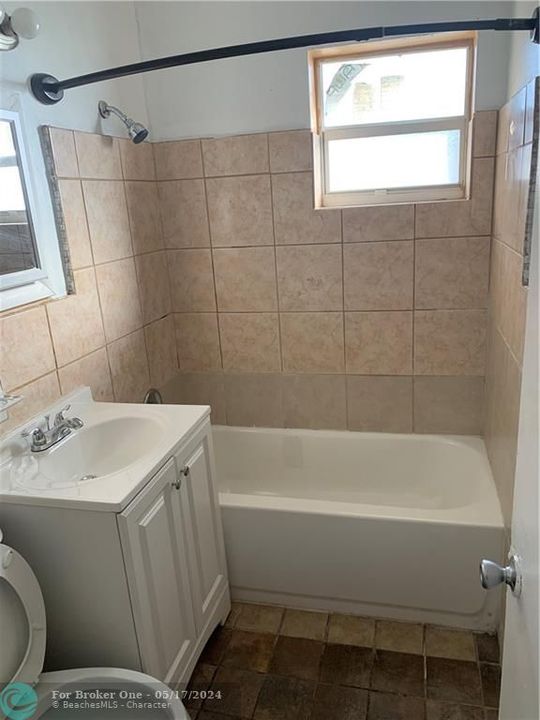 For Sale: $1,700 (2 beds, 1 baths, 2792 Square Feet)