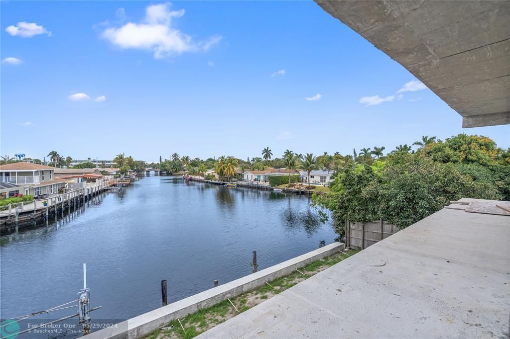 Active With Contract: $950,000 (5 beds, 4 baths, 3900 Square Feet)