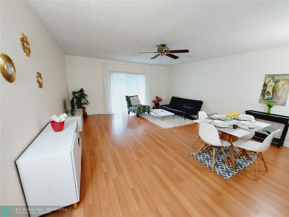 For Sale: $199,995 (1 beds, 1 baths, 960 Square Feet)