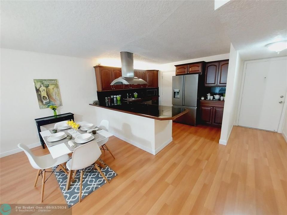 For Sale: $199,995 (1 beds, 1 baths, 960 Square Feet)