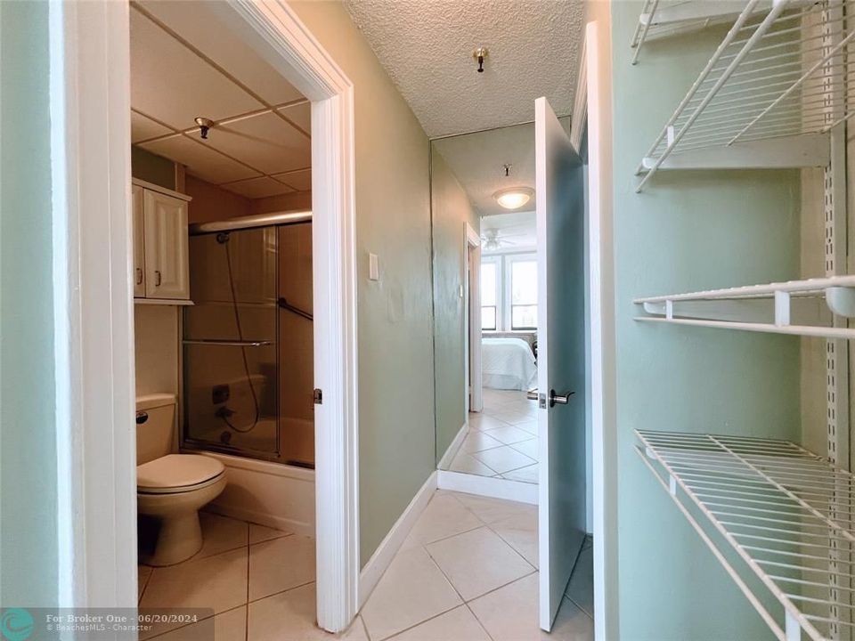 For Sale: $450,000 (1 beds, 1 baths, 389 Square Feet)