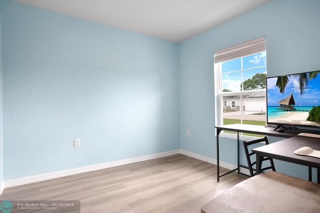 Active With Contract: $205,000 (3 beds, 2 baths, 1215 Square Feet)