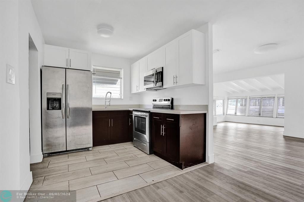 Active With Contract: $399,000 (2 beds, 1 baths, 1058 Square Feet)