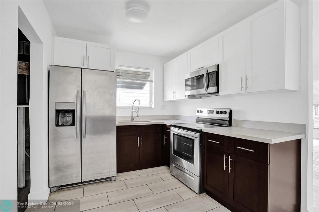 Active With Contract: $399,000 (2 beds, 1 baths, 1058 Square Feet)