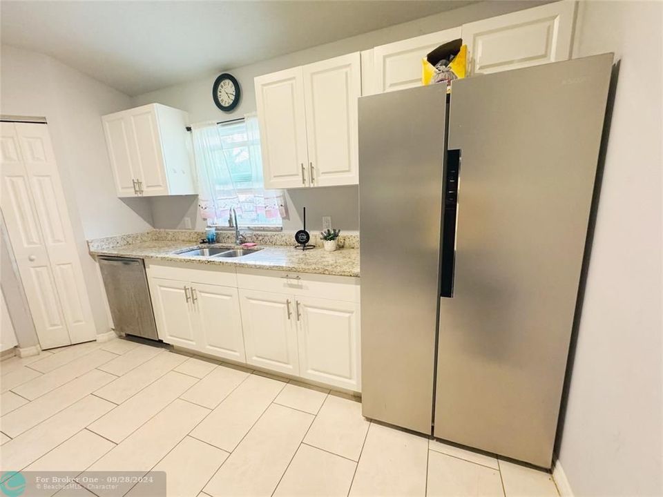 For Sale: $329,999 (3 beds, 2 baths, 1400 Square Feet)