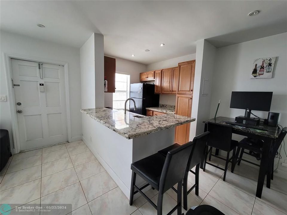 Active With Contract: $155,000 (1 beds, 1 baths, 576 Square Feet)