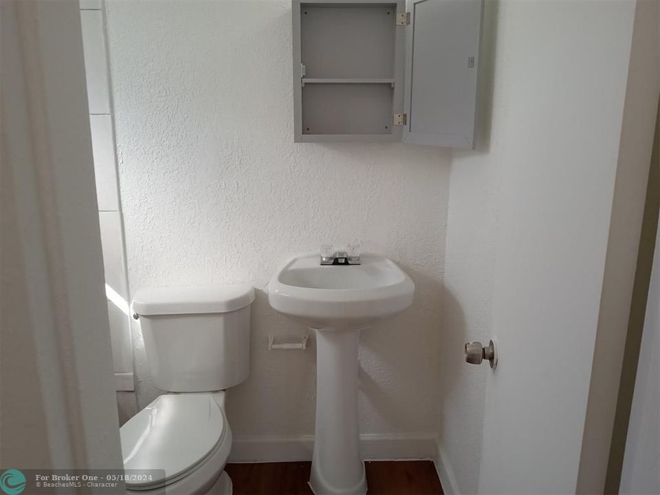For Sale: $1,375 (1 beds, 1 baths, 450 Square Feet)