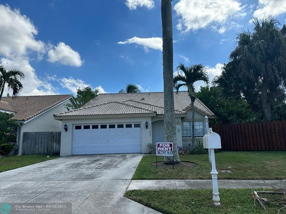 Active With Contract: $3,500 (3 beds, 2 baths, 1565 Square Feet)